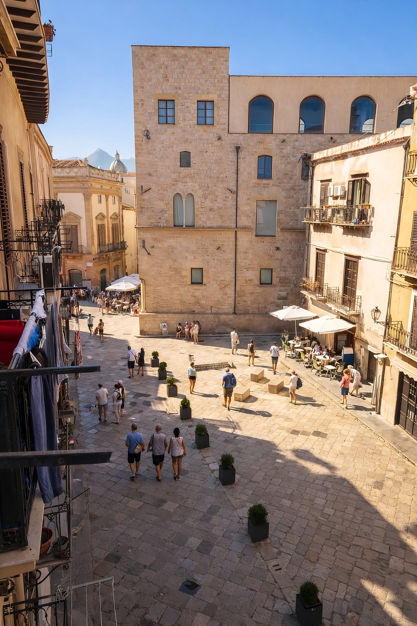 Vista sulla piazza storica dal balcone Eleonora D'Aragona