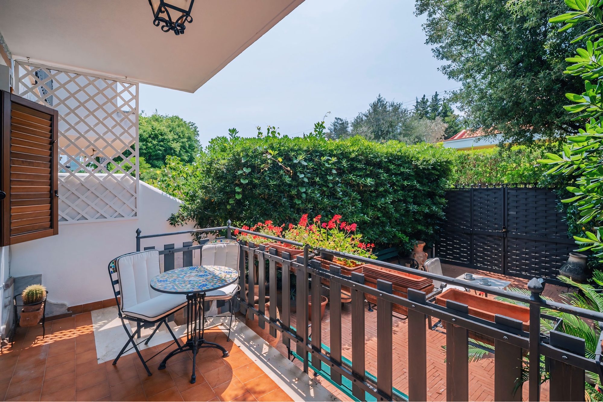 Balcone con tavolo Villa Harmony Relax